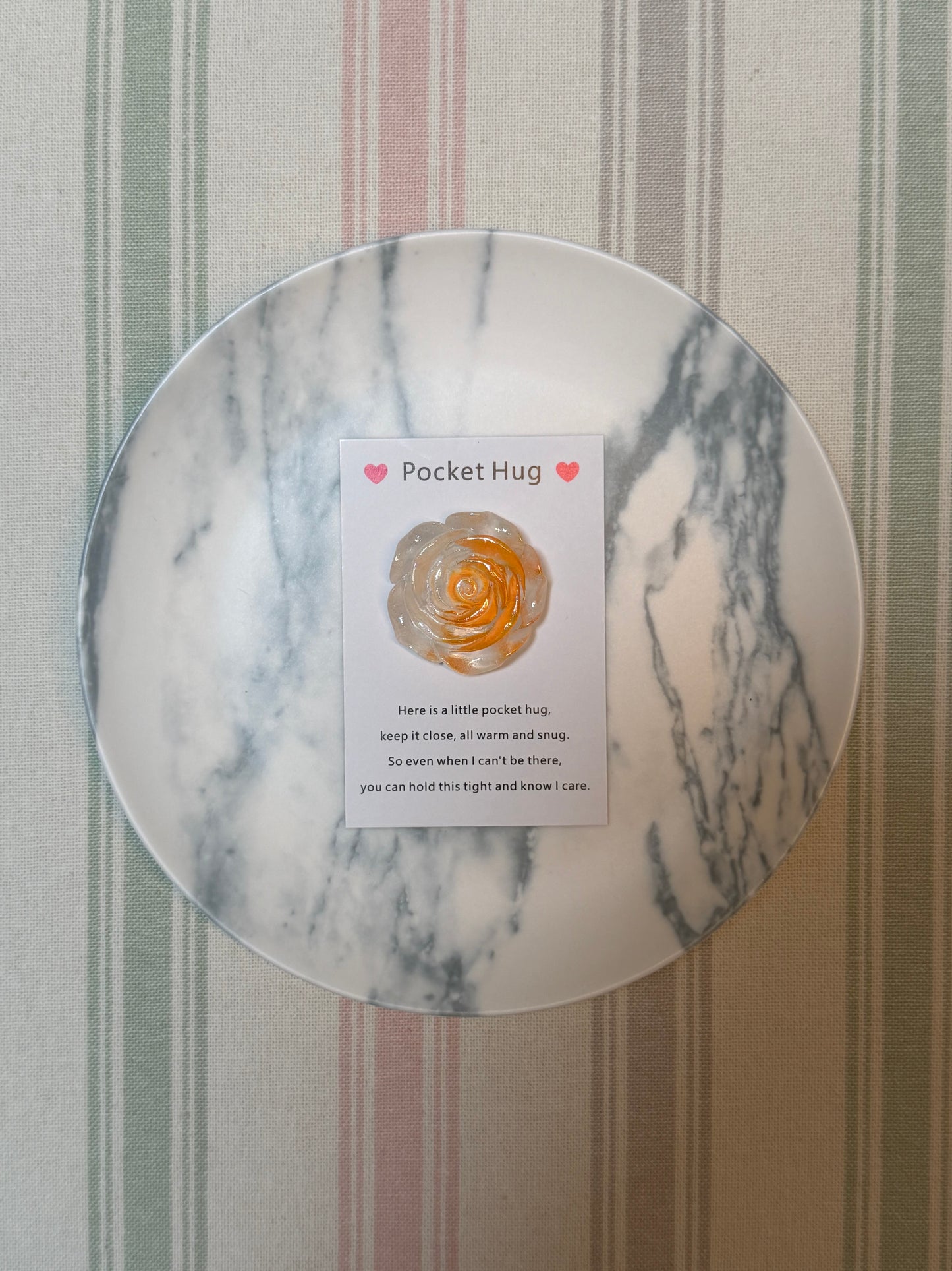 Compact Taphug card with lightweight polyester rose token