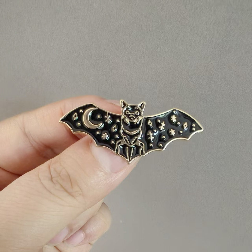 Pinori - Playful Bat Motif Halloween Fashion Pin