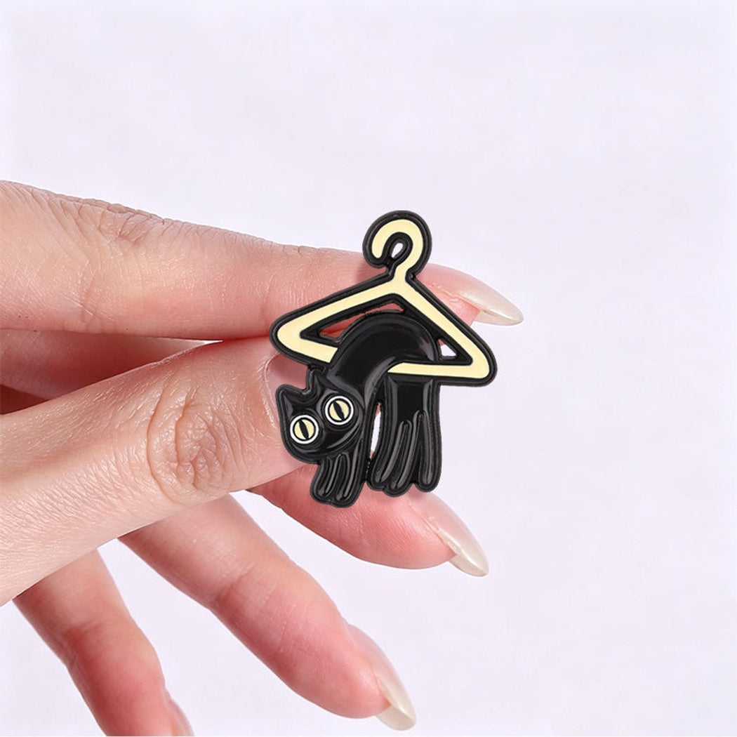 Pinori - Hanging Cat Hanger Enamel Pin