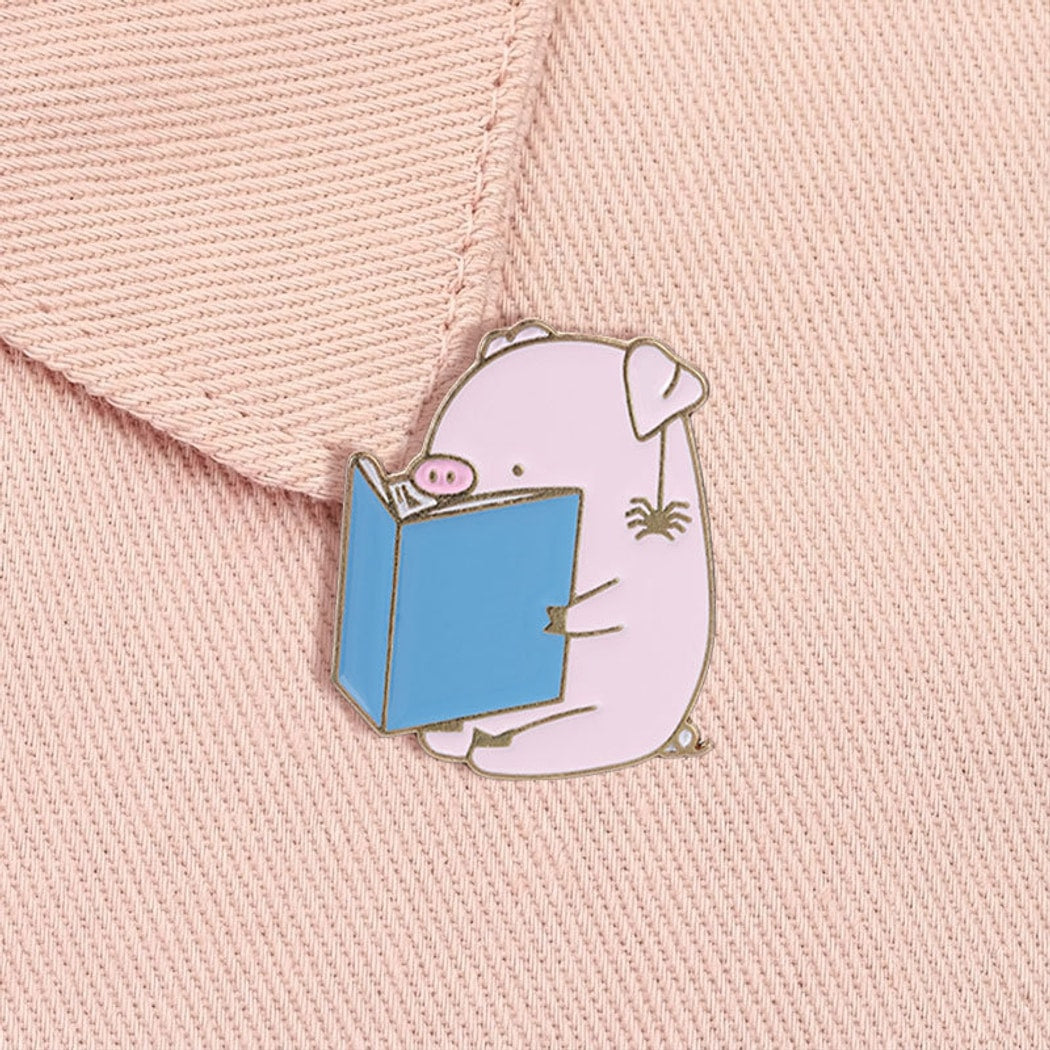 Pinori - Cute Reading Pig Cartoon Animal Brooch