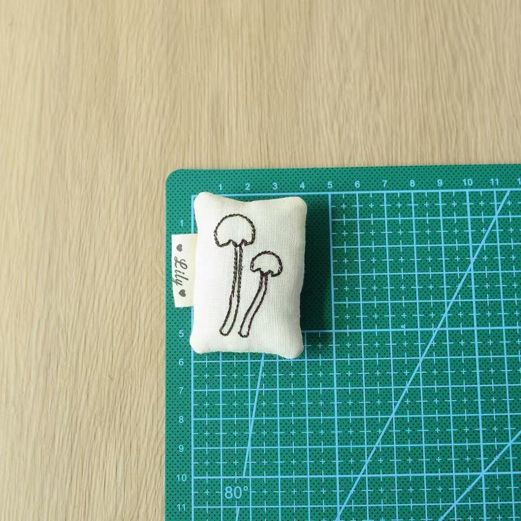 Pinori - Embroidered Mushroom Motif Pin