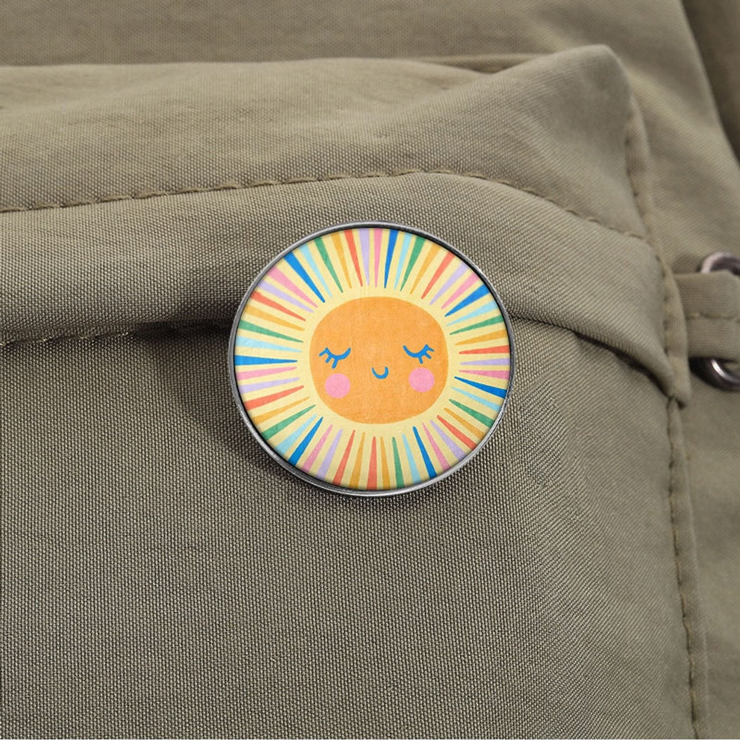 Pinori - Round Sun Face Painted Finish Fashion Pin