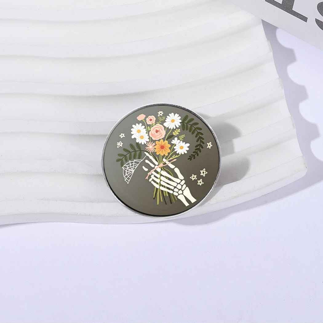 Pinori - Floral Bouquet Graphic Circle Pin