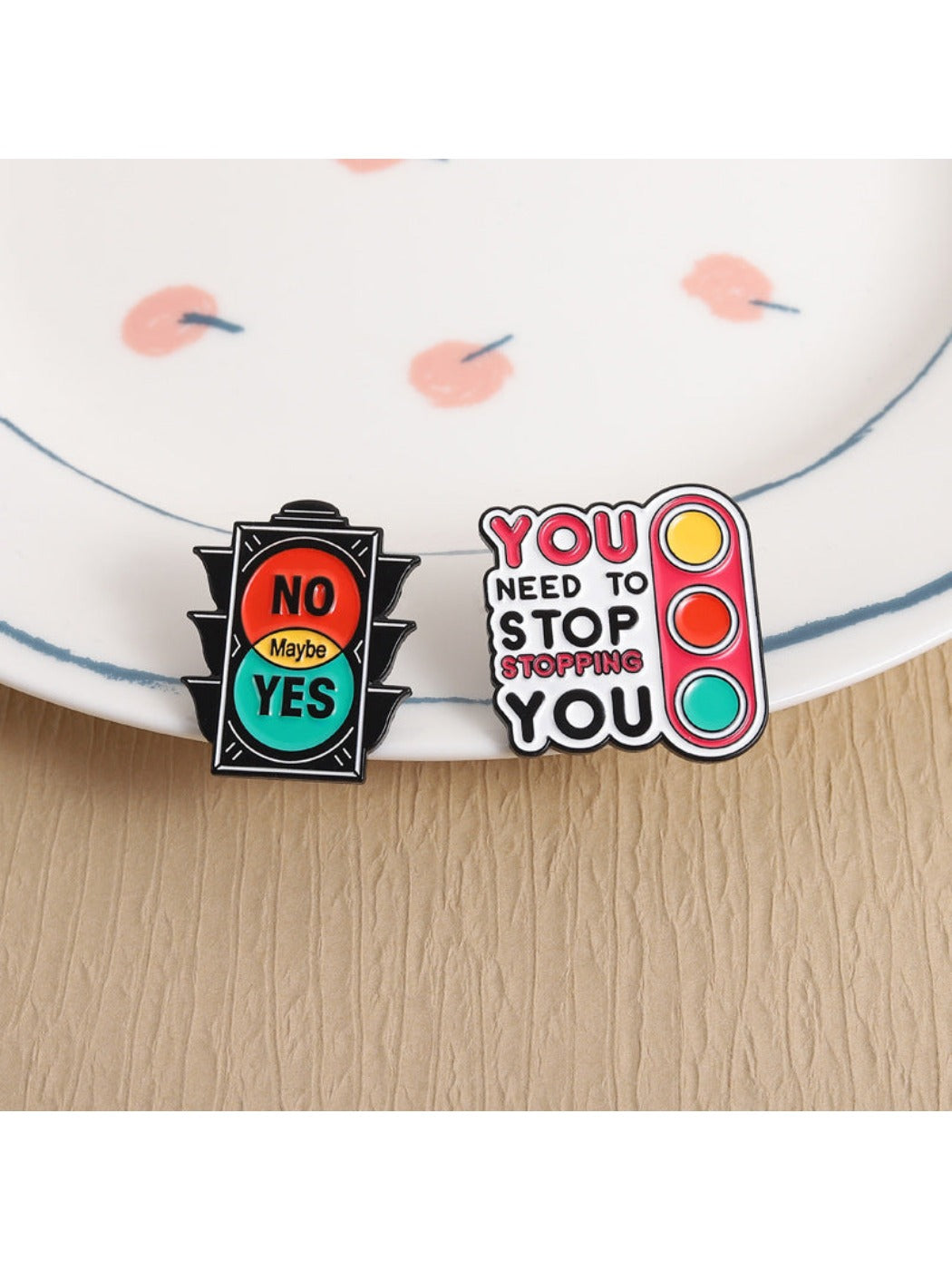 Pinori - Fun Traffic Light Brooch