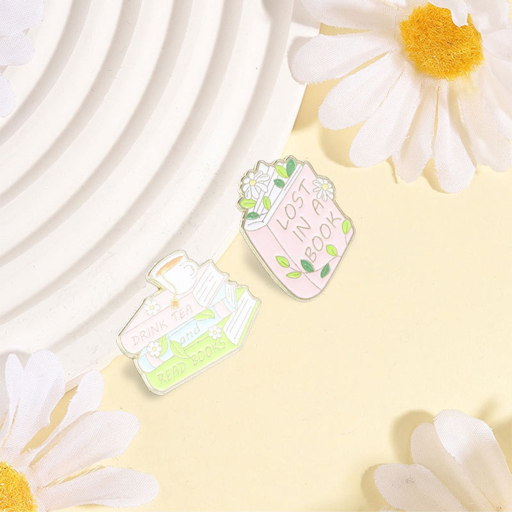 Pinori - Book Lover Daisy Enamel Pin