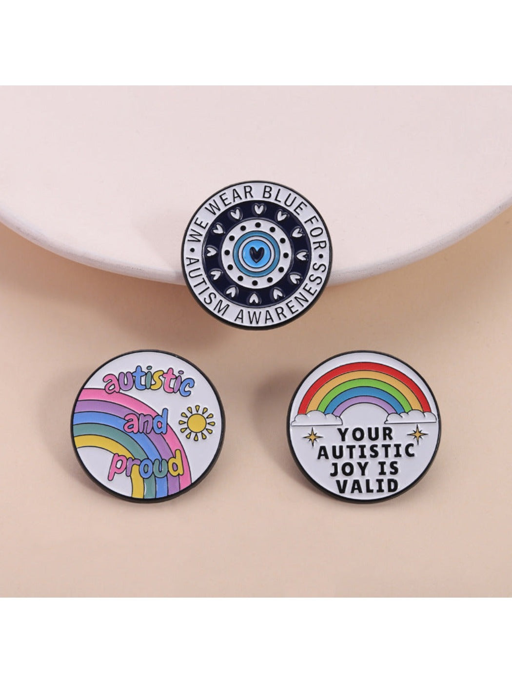 Pinori Comforting Round Comfort Brooch with smooth round design on white background