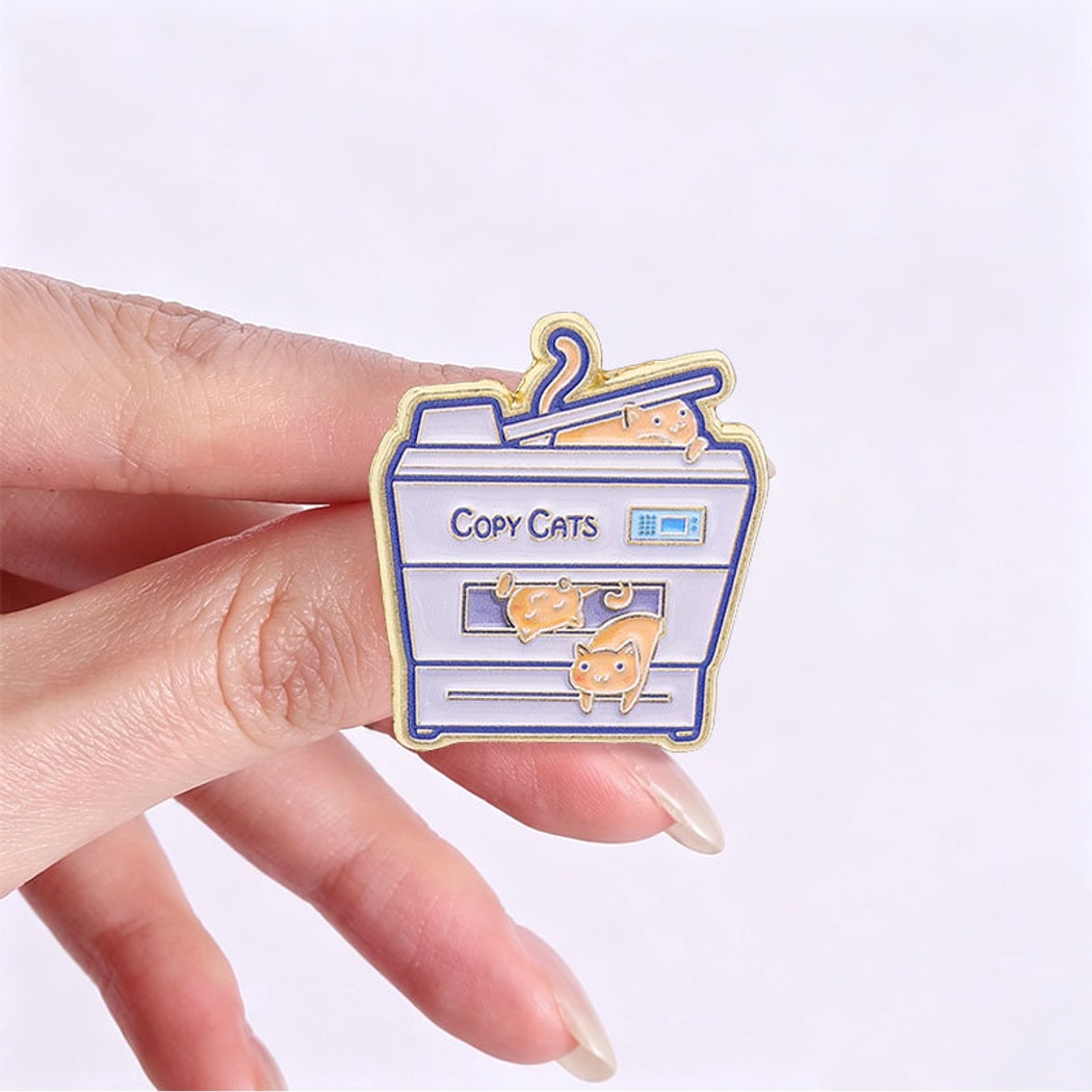 Pinori - Cartoon Office Cat Motif Fashion Pin