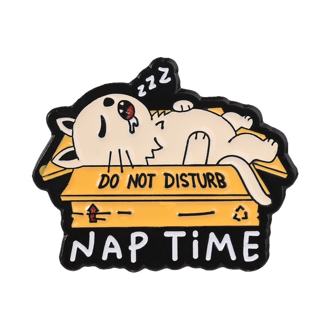 Pinori - Sleepy Cat Lapel Brooch