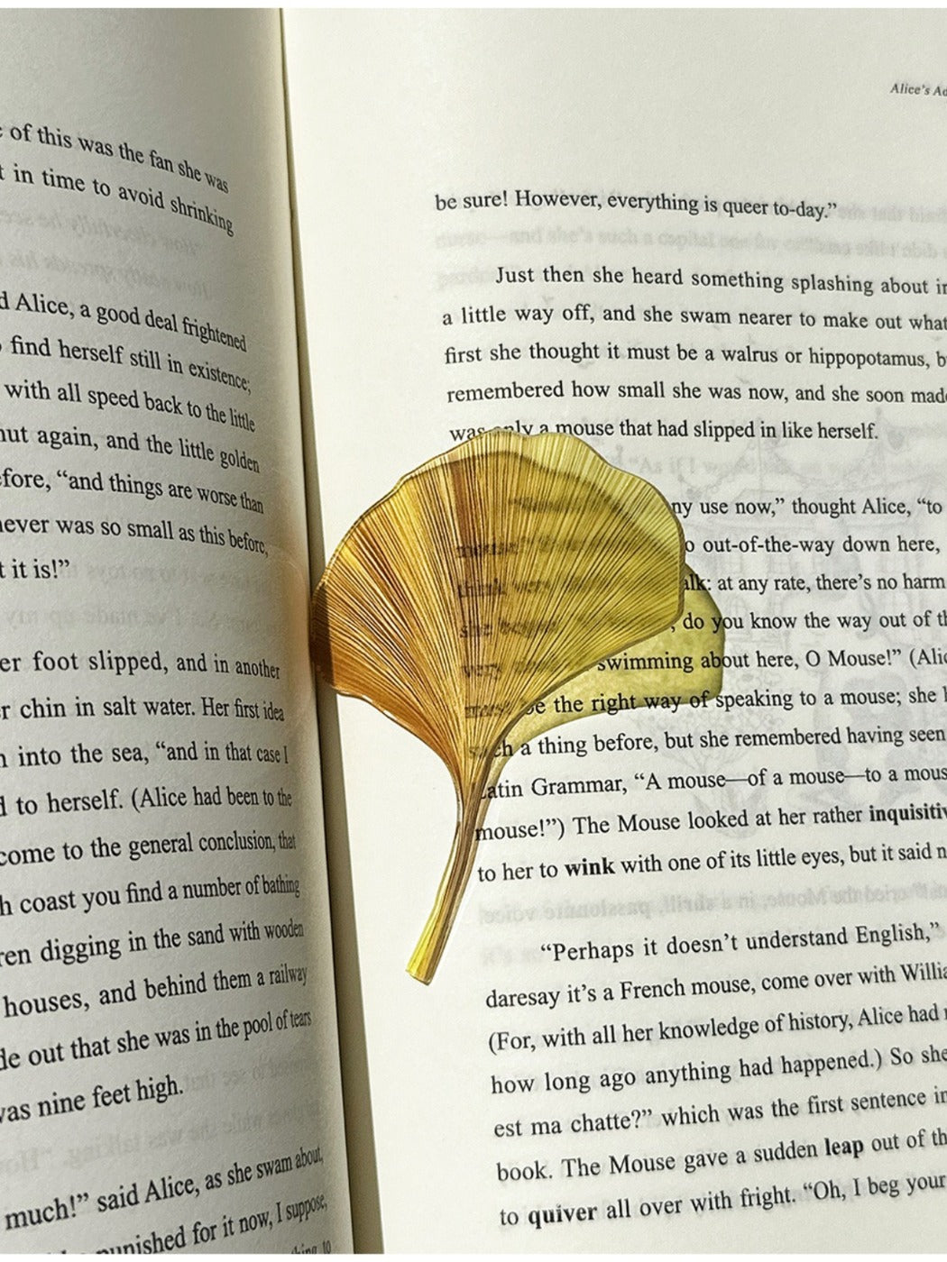 Markii - Elegant Vintage Ginkgo Leaf Bookmark