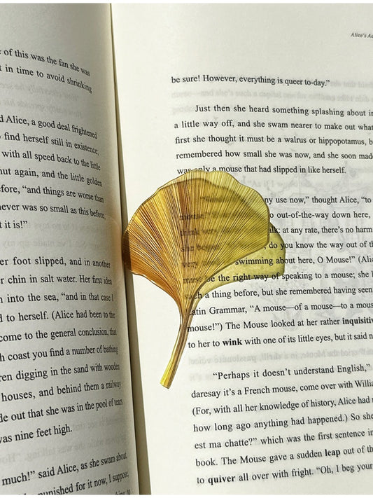 Markii - Elegant Vintage Ginkgo Leaf Bookmark