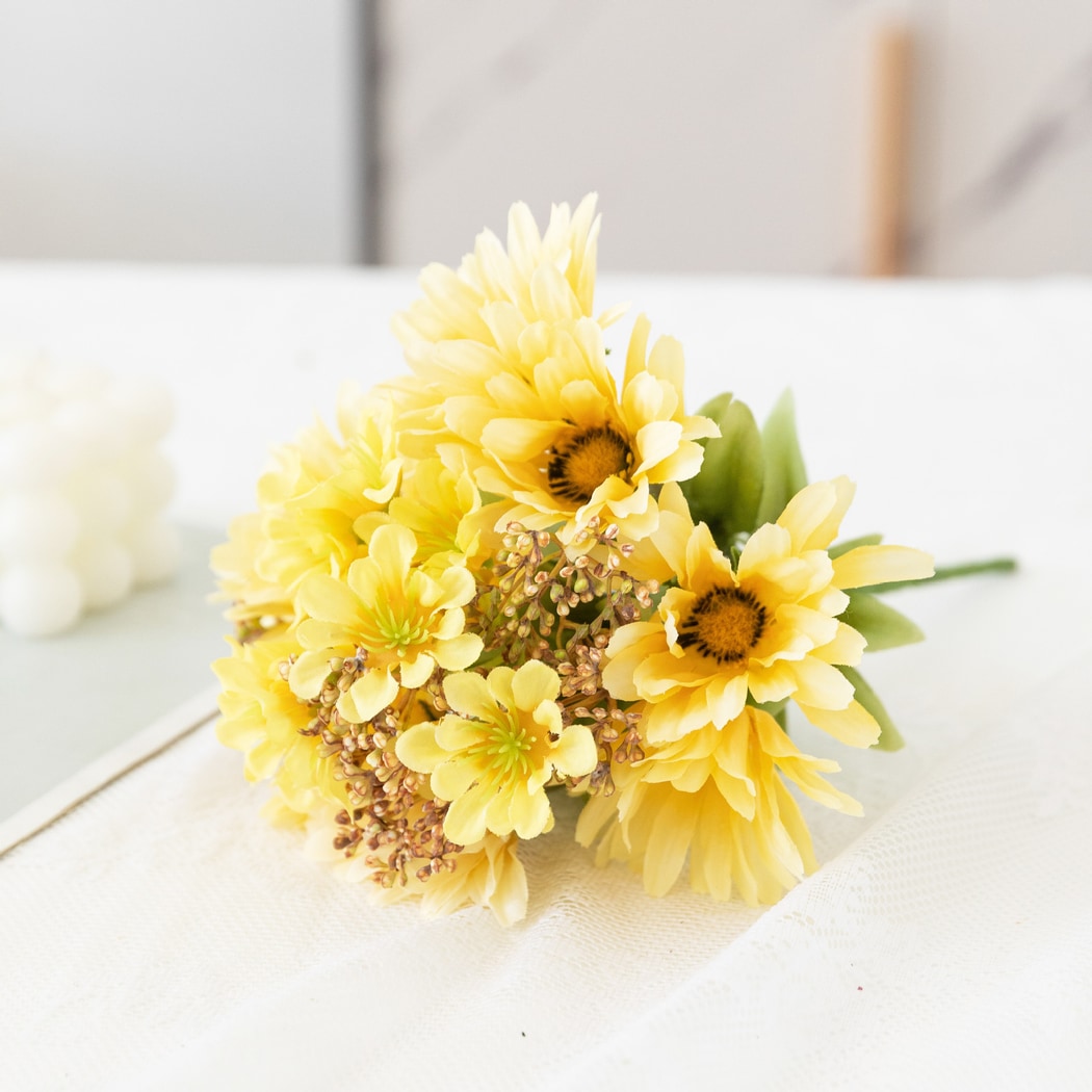 Roselle - Decorative Artificial Daisy Flower Bouquet