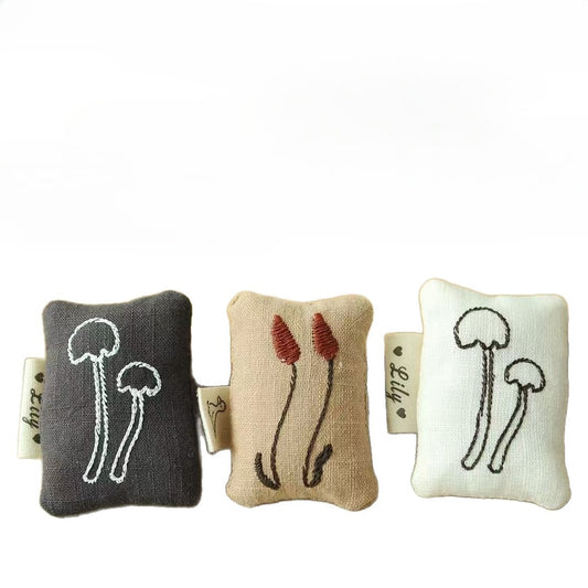 Pinori - Embroidered Mushroom Motif Pin