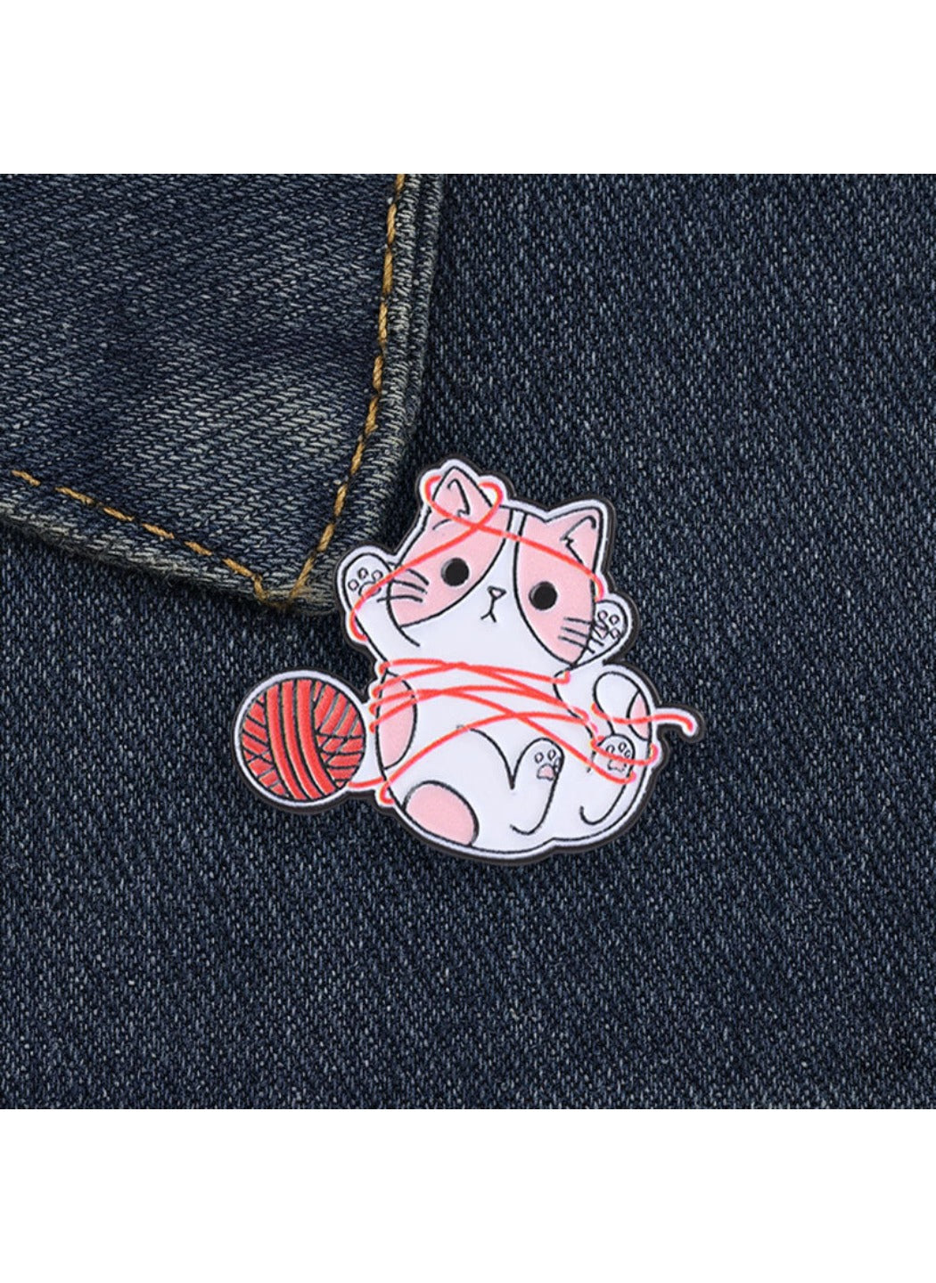 Pinori - Cute Cartoon White Kitten Tangled in Yarn Pin Brooch Badge