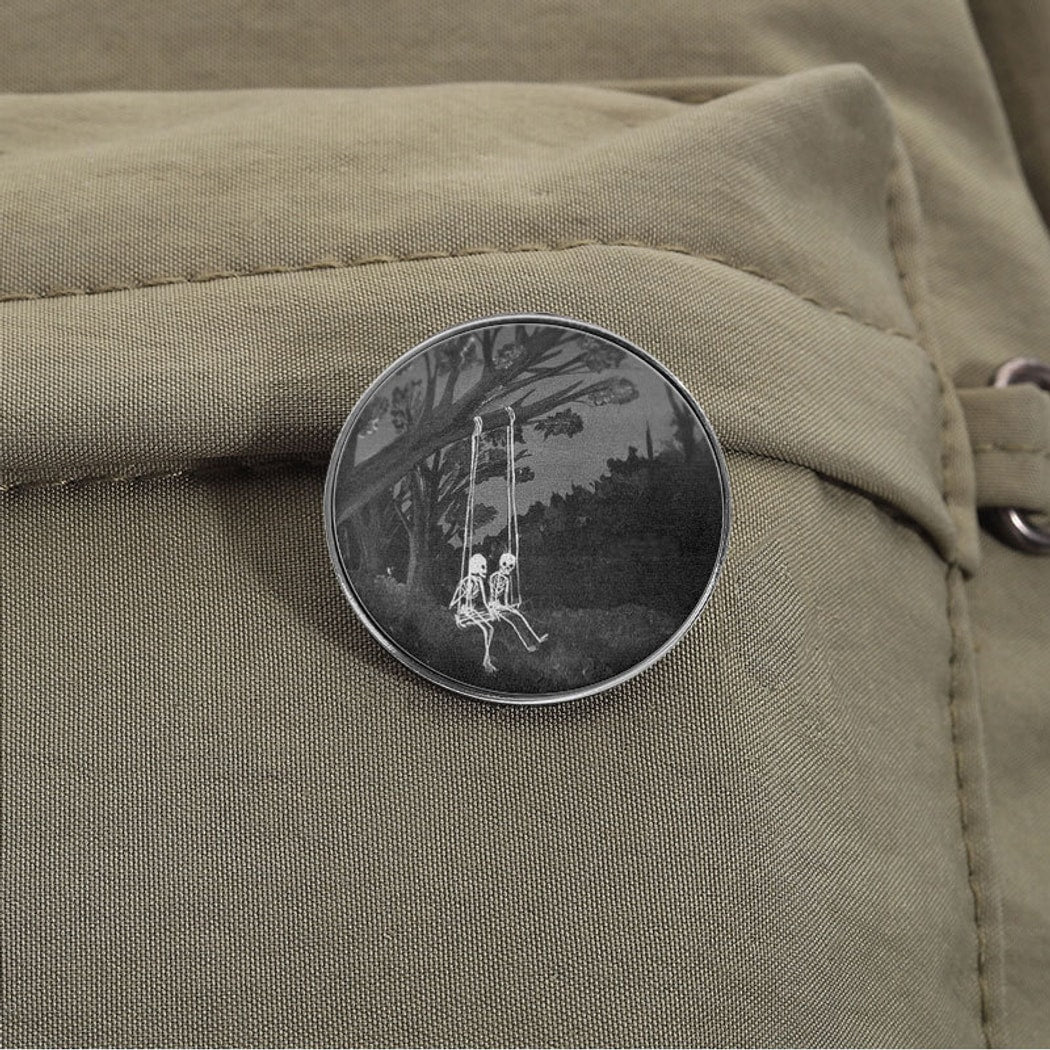 Pinori - Gothic Forest Motif Round Pin