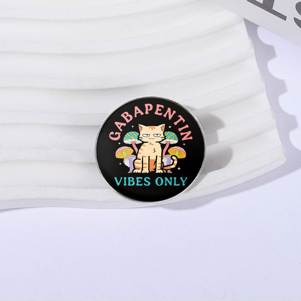Pinori - Cat and Mushrooms Motif Round Pin