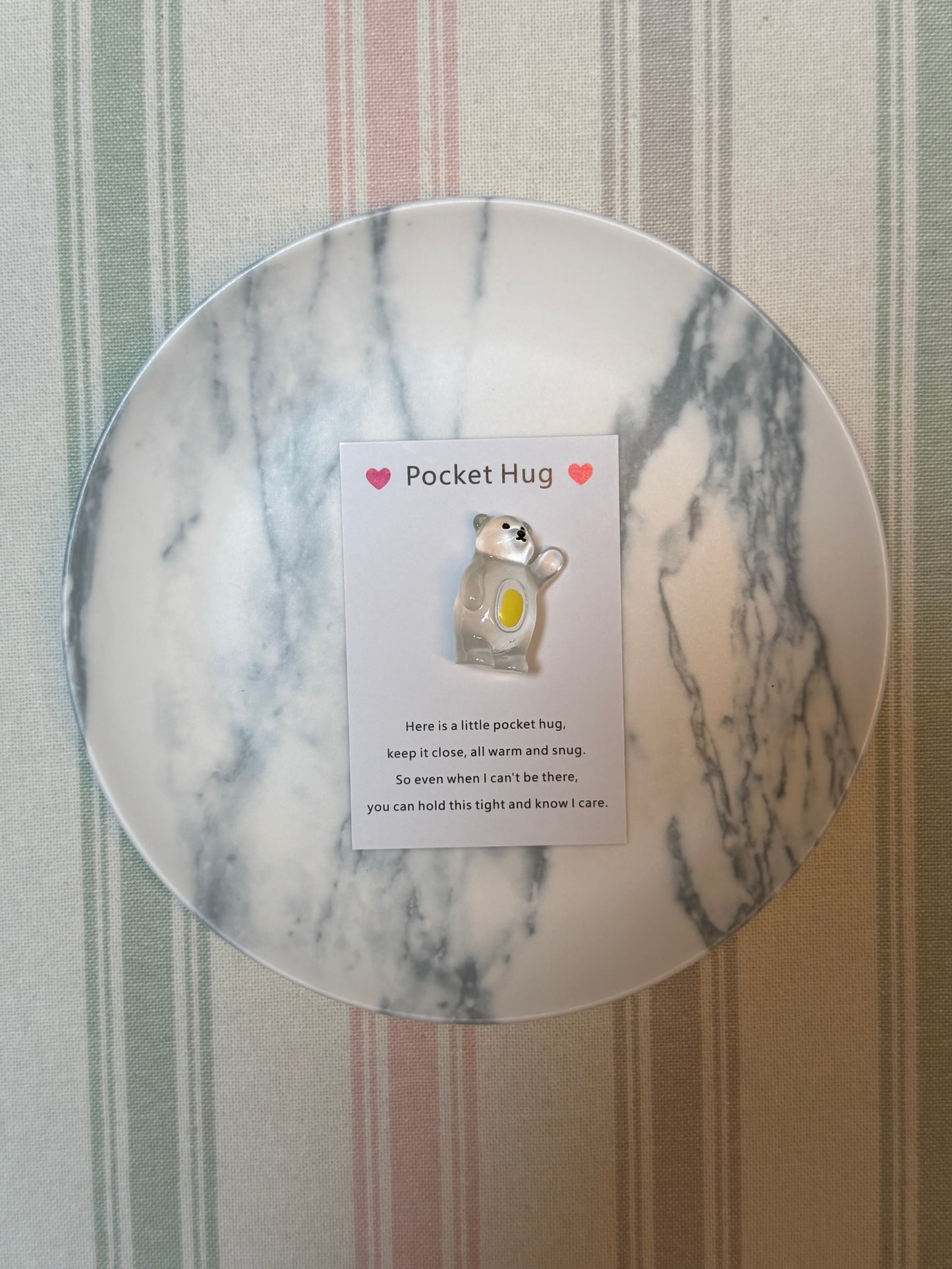 Single polar bear token on plain background highlighting compact size