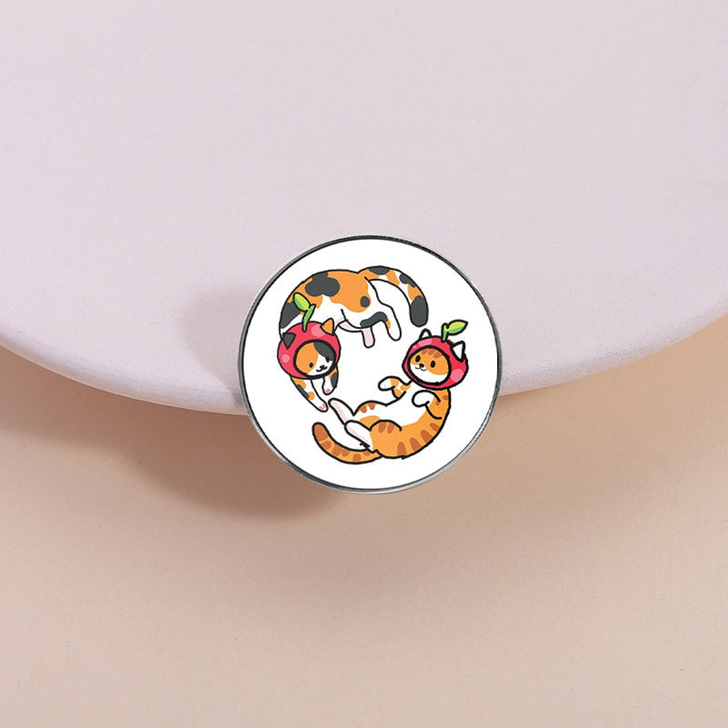 Pinori - Round Cat Illustration Pin
