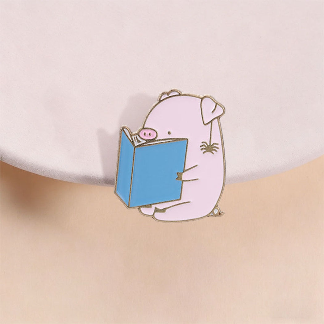 Pinori - Cute Reading Pig Cartoon Animal Brooch