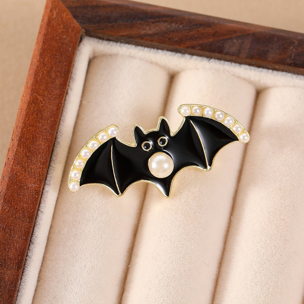 Pinori - Playful Bat Motif Halloween Fashion Pin