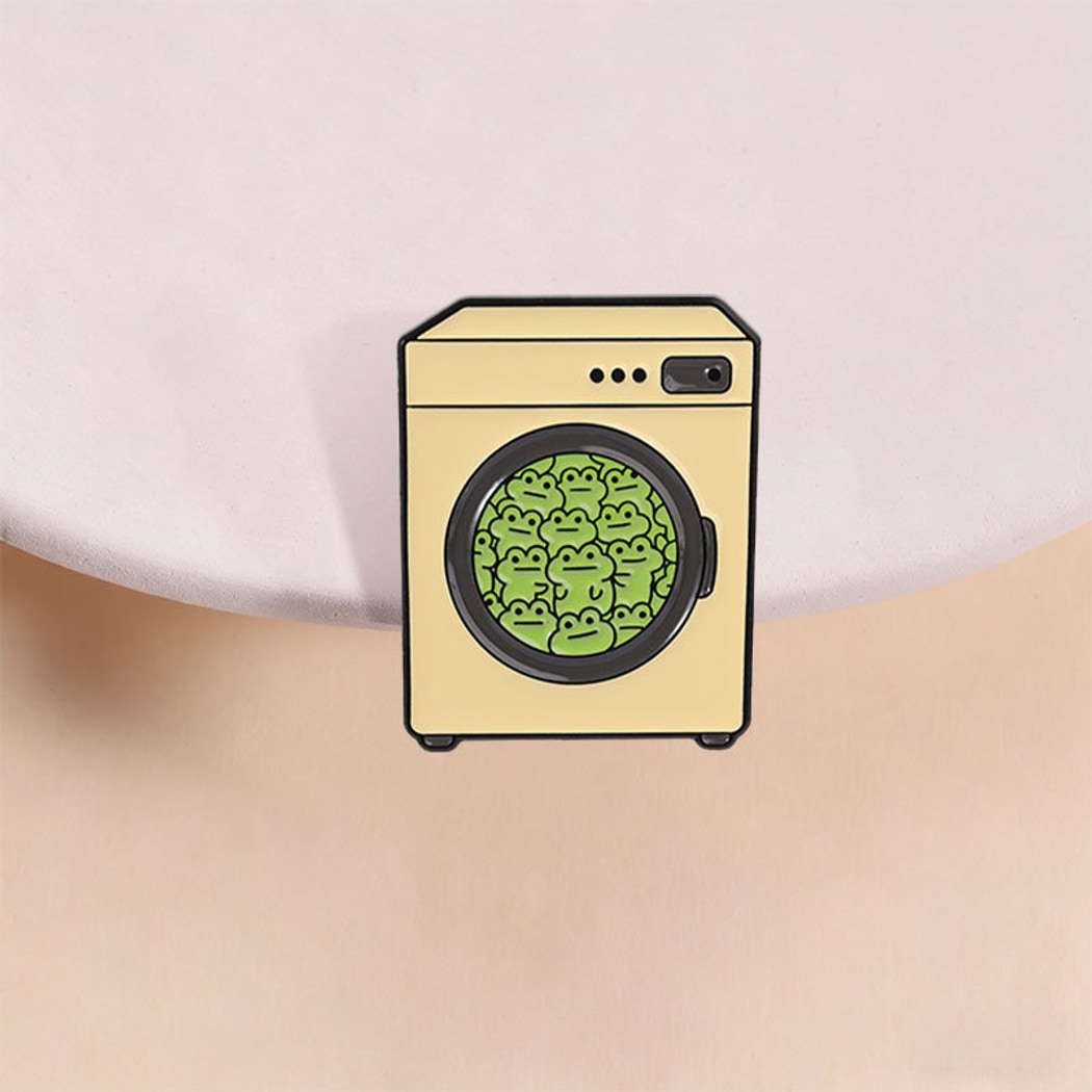 Pinori - Playful Frog Motif Fashion Pin
