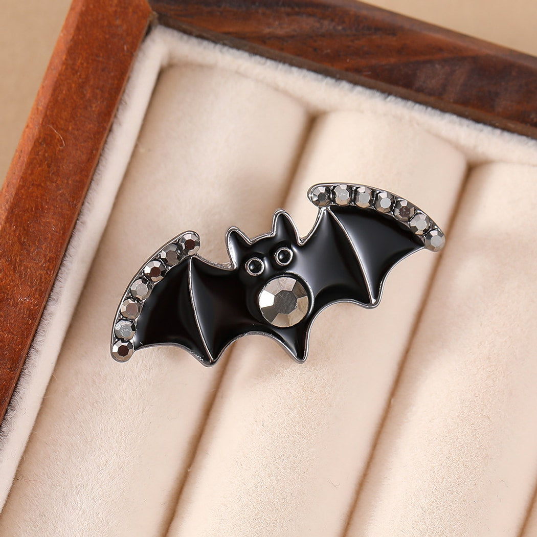 Pinori - Playful Bat Motif Halloween Fashion Pin