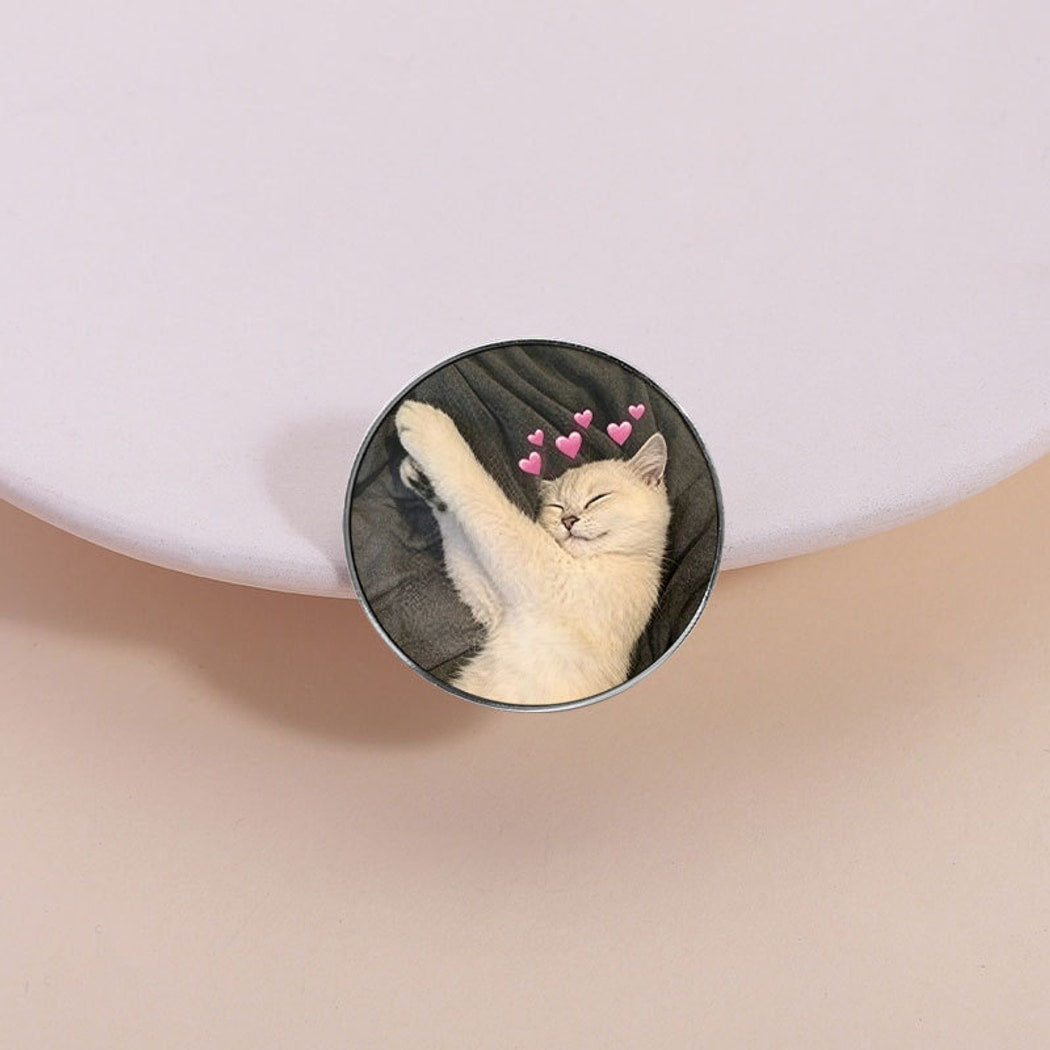 Pinori - Playful Animal Motif Round Pin