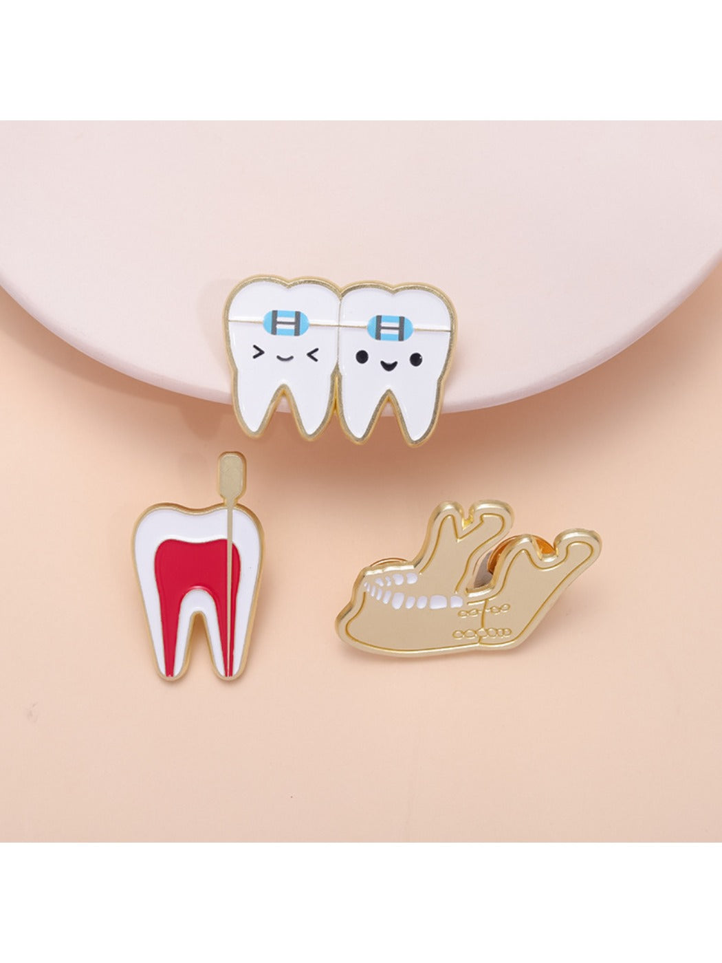 Pinori dental medical brooch shaped like a tooth with nerve details on white background