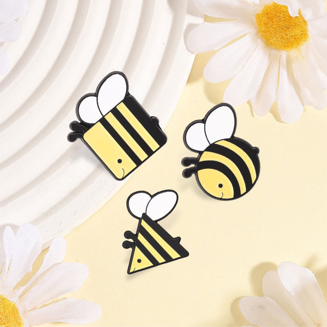 Pinori - Cute Cartoon Bee Decorative Pin