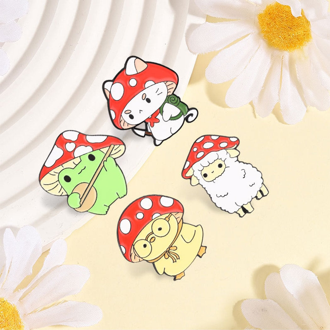 Pinori - Forest Style Mushroom Animal Motif Pin