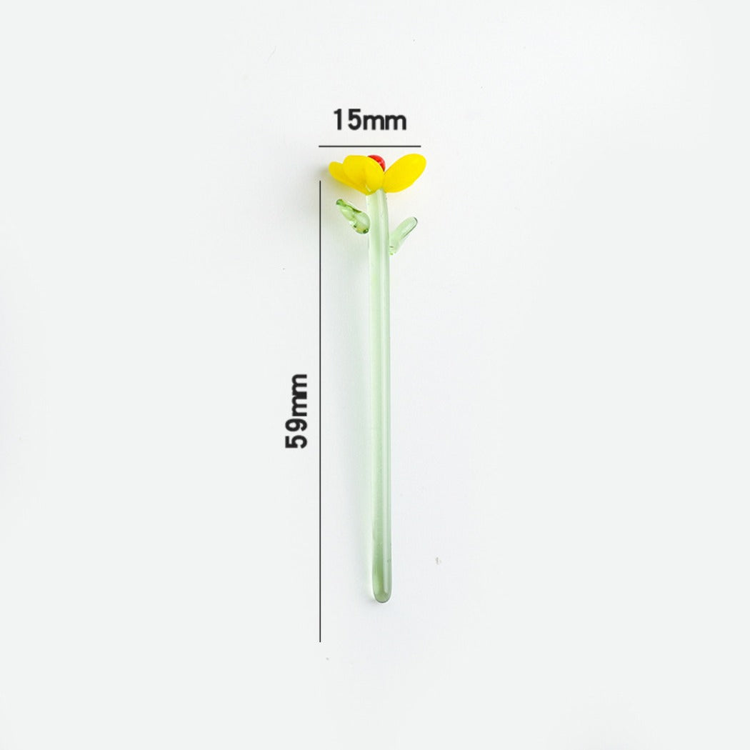 Thimara mini glass daisy with visible texture and craftsmanship details