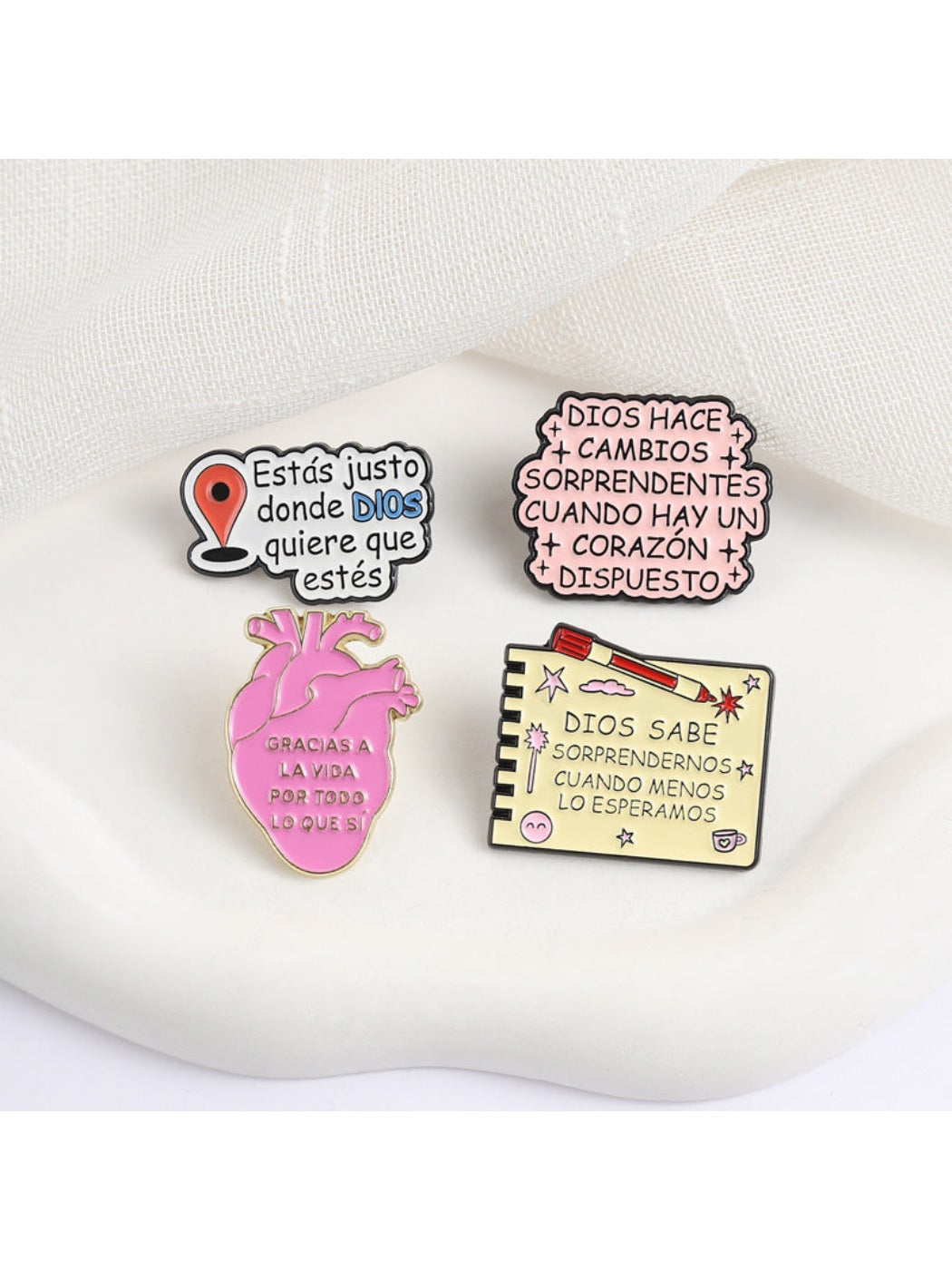 Close-up of Pinori Creative Note Paper Brooch showing detailed design