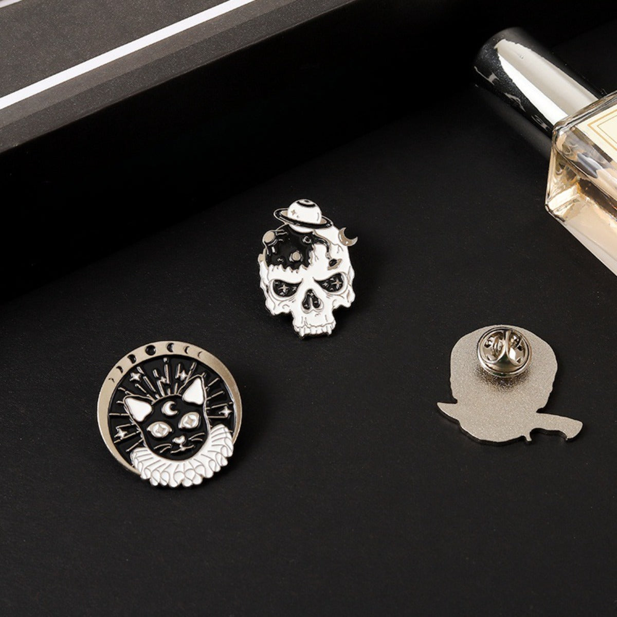 Halloween Skull and Dagger Alloy Pin