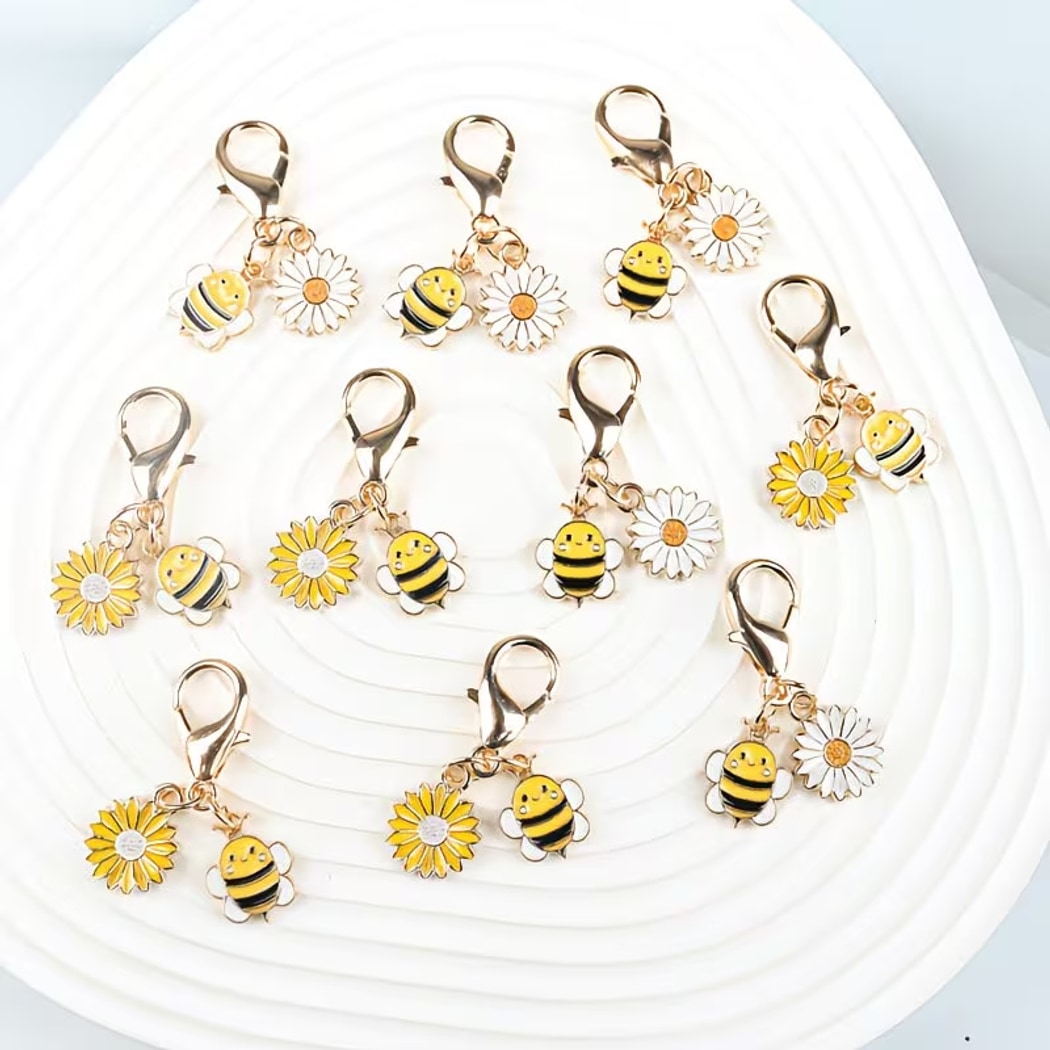 Taphug - Pocket Hug Cartoon Bee Flower Keychain Set