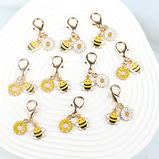 Taphug - Pocket Hug Cartoon Bee Flower Keychain Set