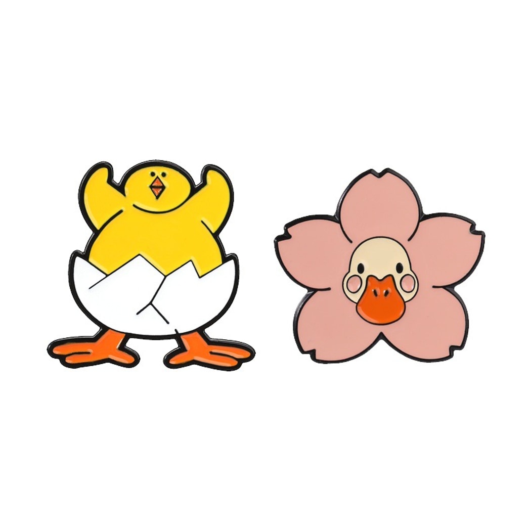 Pinori - Playful Duck and Flower Motif Pin