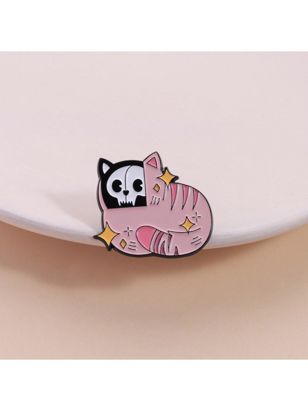 Pinori Gothic pink cat skull brooch on a white background