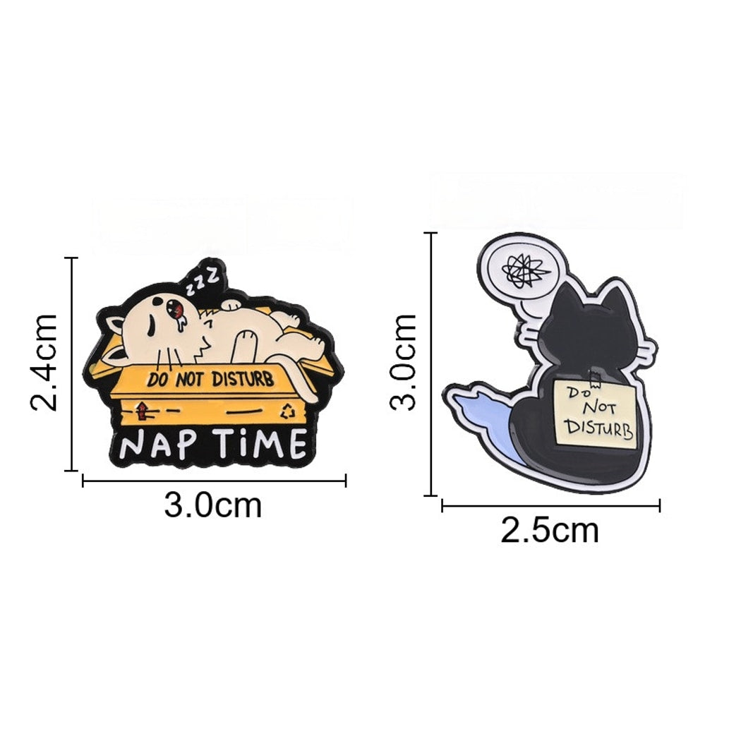 Pinori - Sleepy Cat Lapel Brooch