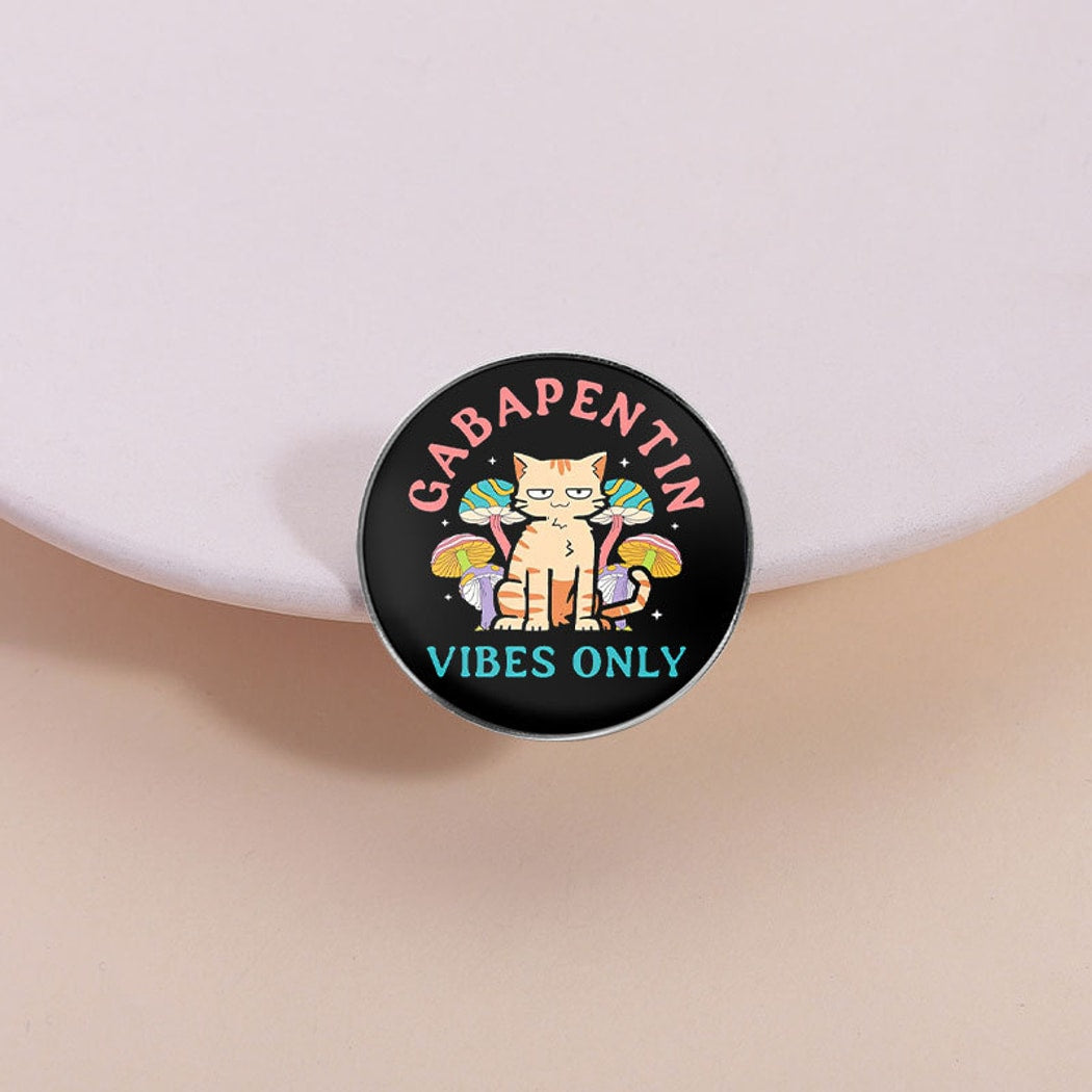 Pinori - Cat and Mushrooms Motif Round Pin