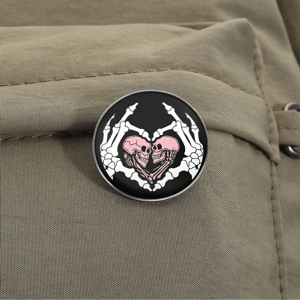Pinori - Skeleton Heart Skull Enamel Halloween Pin