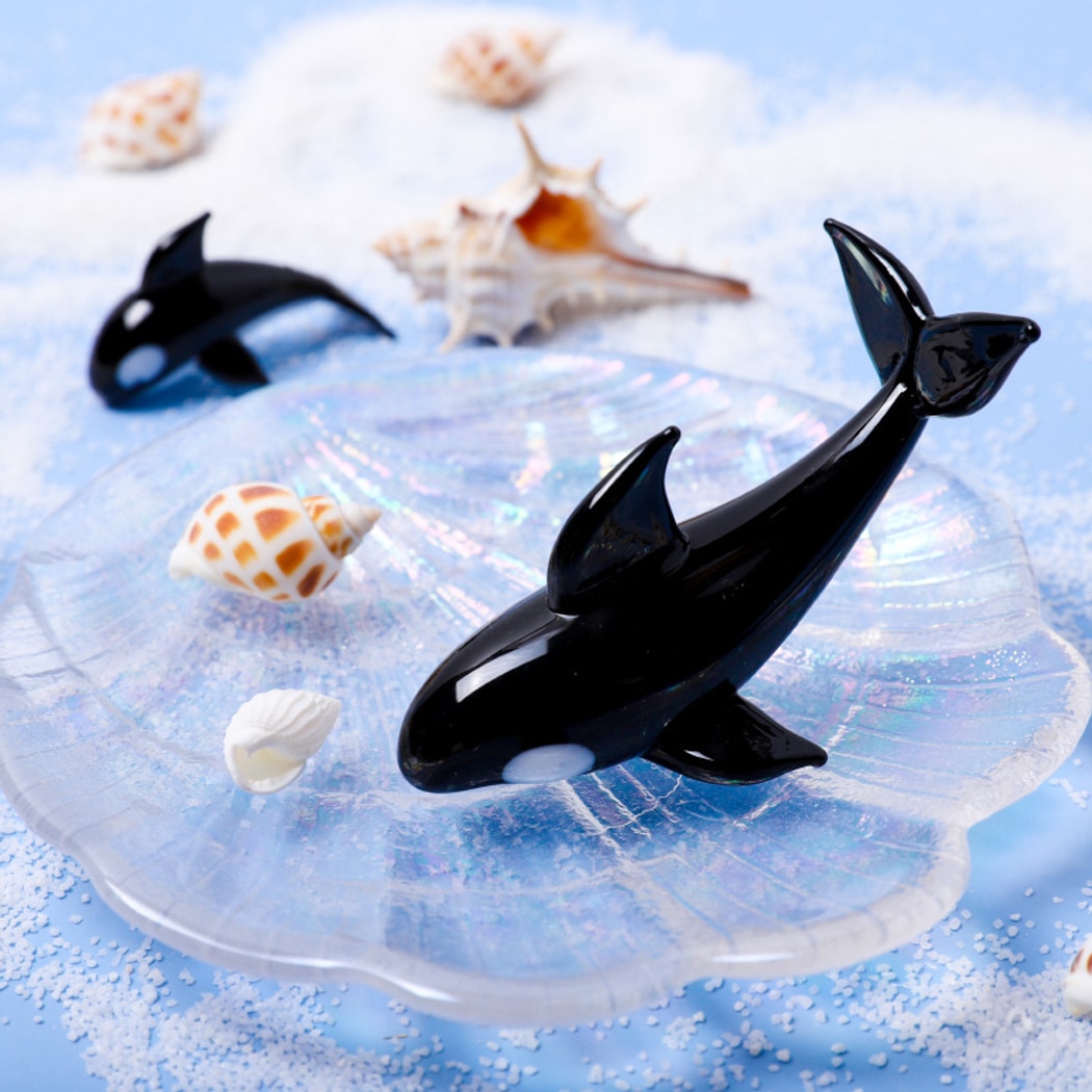 Glasira - Minimal Whale Display Ornament