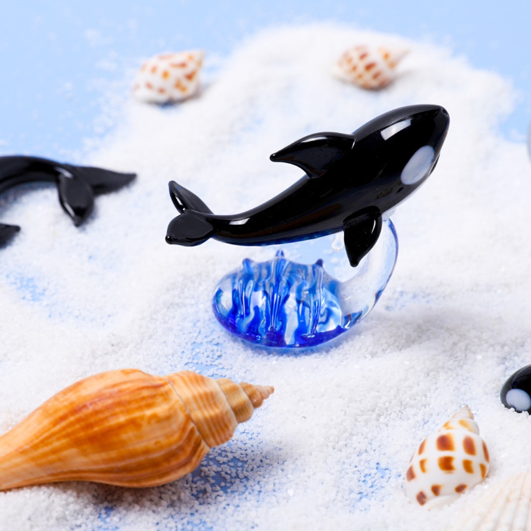 Glasira - Minimal Whale Display Ornament