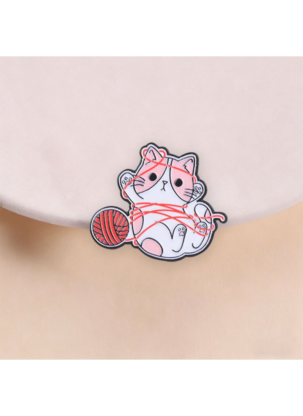 Pinori - Cute Cartoon White Kitten Tangled in Yarn Pin Brooch Badge