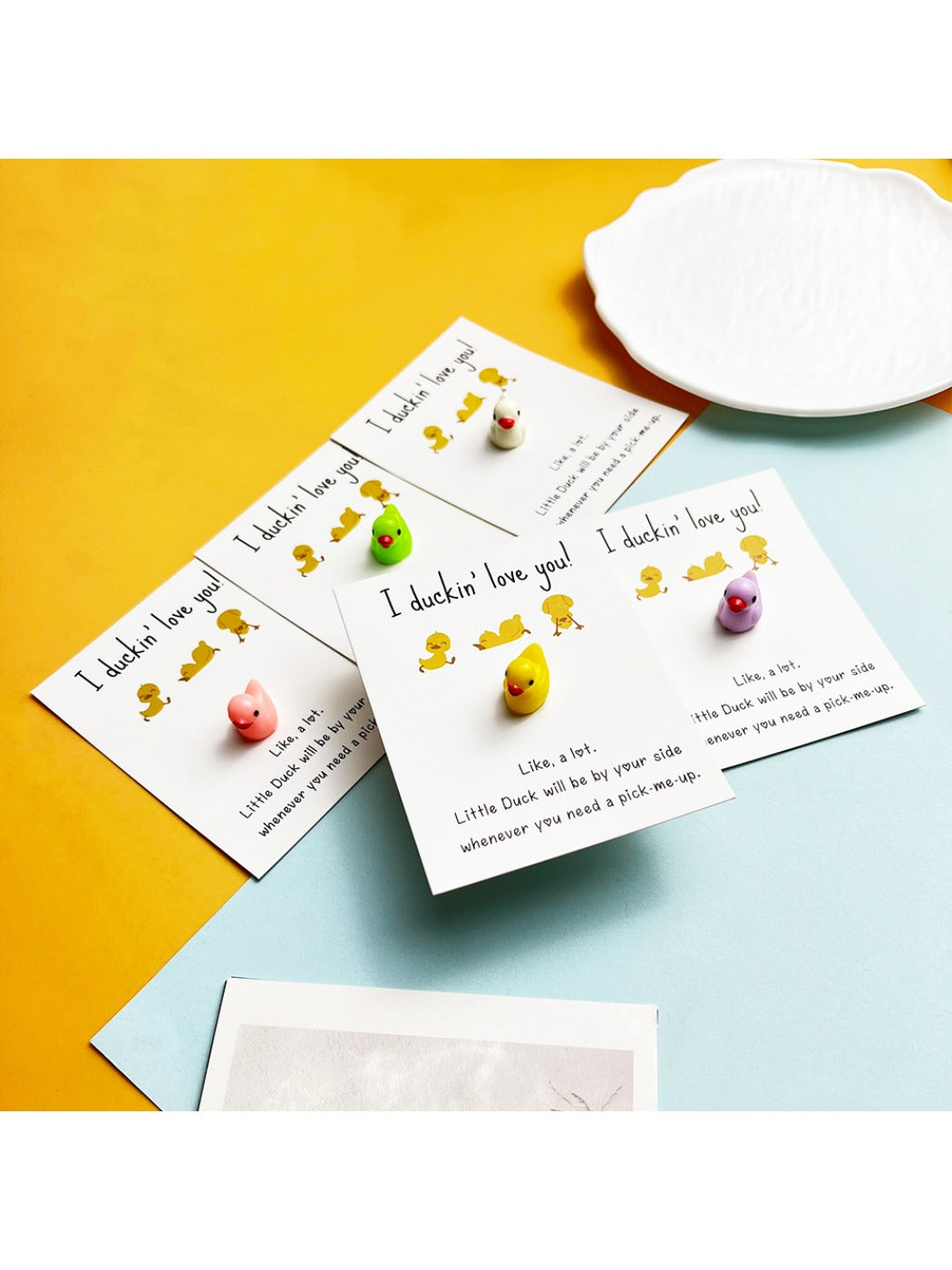 Close-up of the yellow resin duck inside the transparent pocket hug card