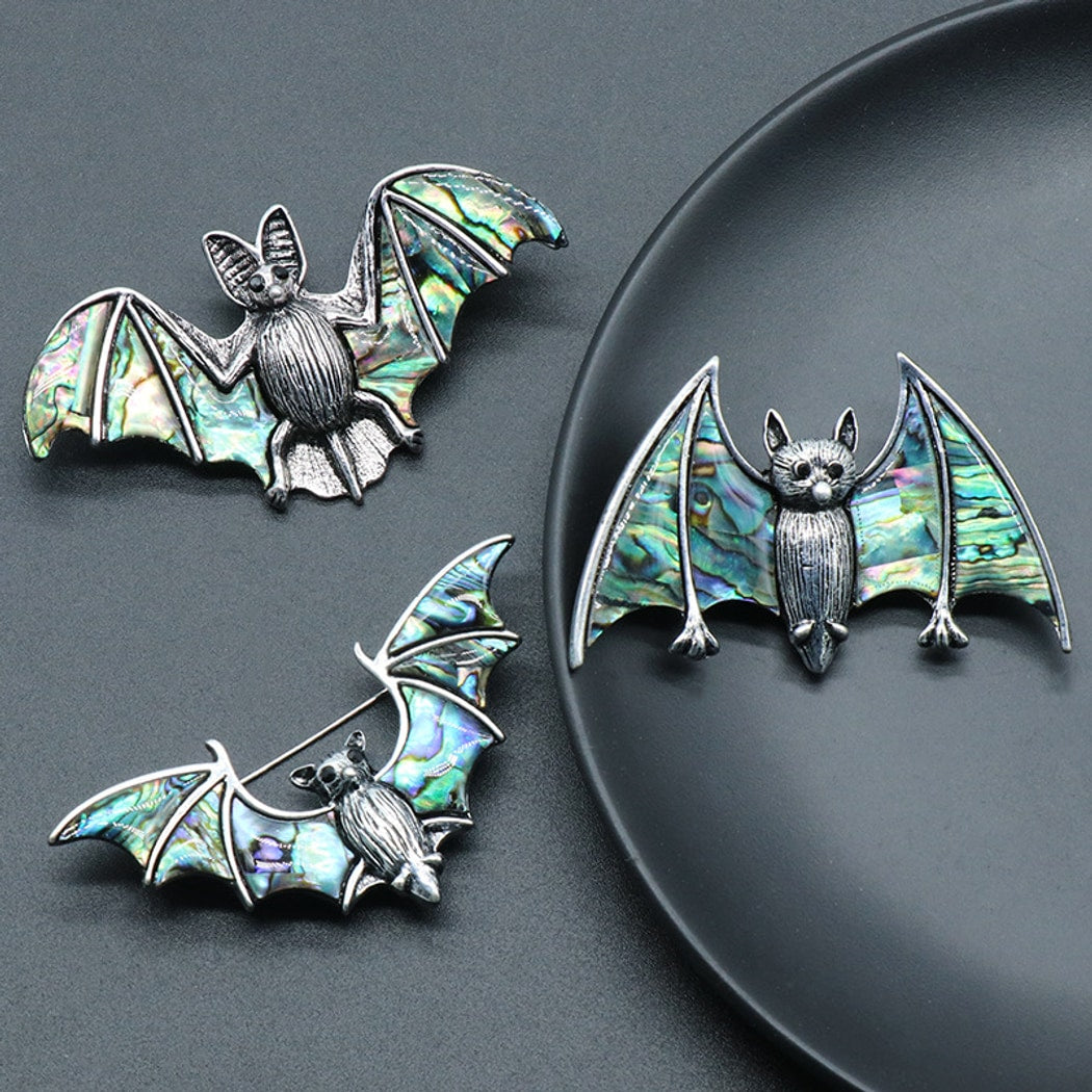 Pinori - Halloween Retro Bat Shape Pin