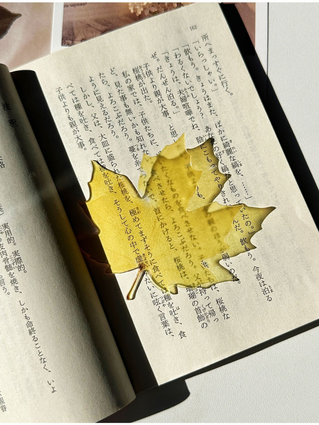 Markii - Cute Original Maple Leaf Acrylic Bookmark
