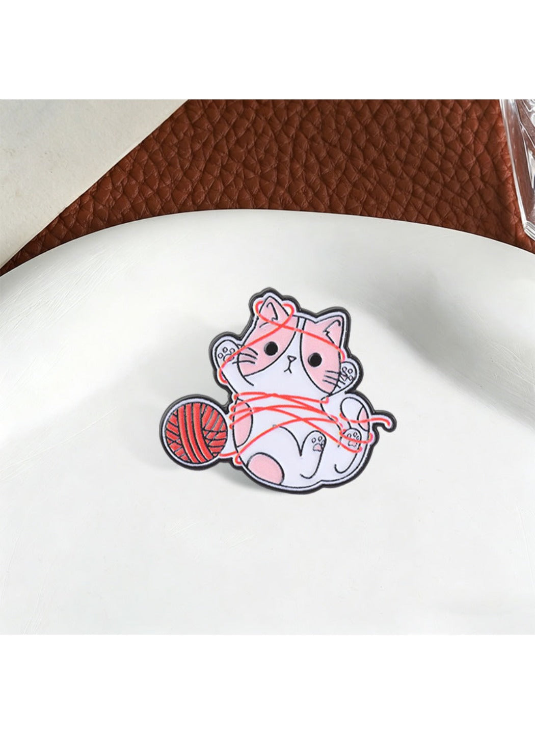 Pinori - Cute Cartoon White Kitten Tangled in Yarn Pin Brooch Badge