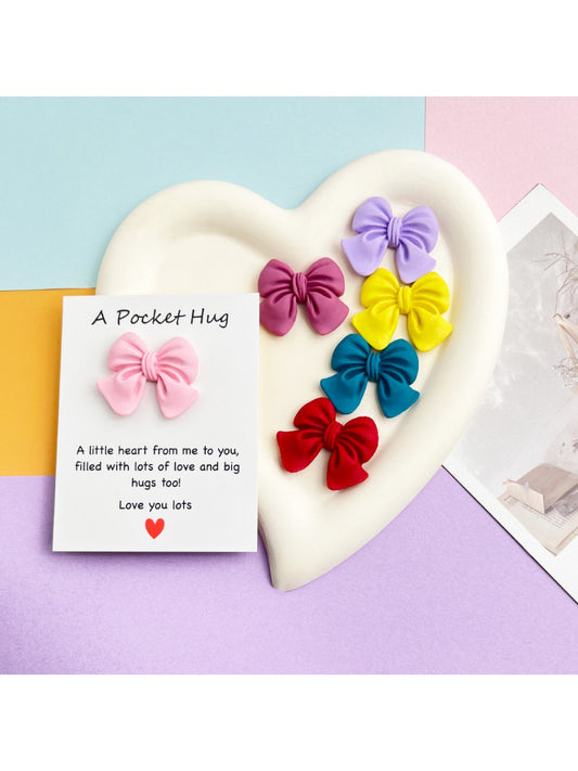 Taphug Pocket Hug greeting card with adorable bow on front