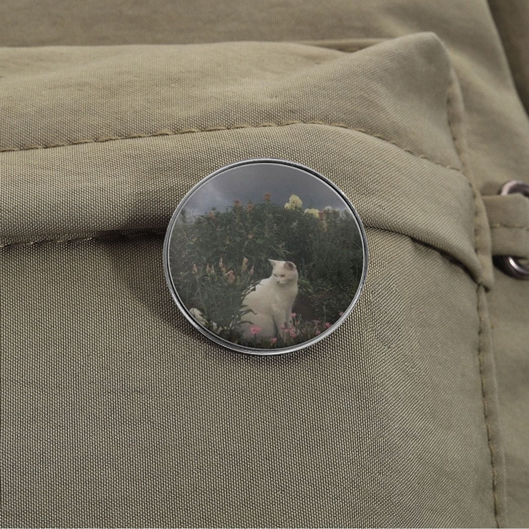 Pinori - Cat Photo Style Round Decorative Pin