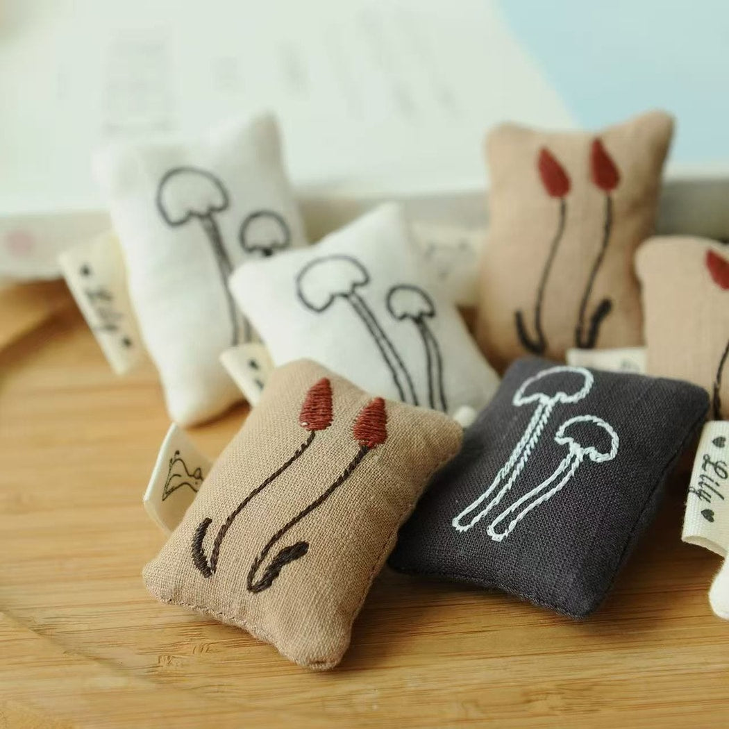 Pinori - Embroidered Mushroom Motif Pin