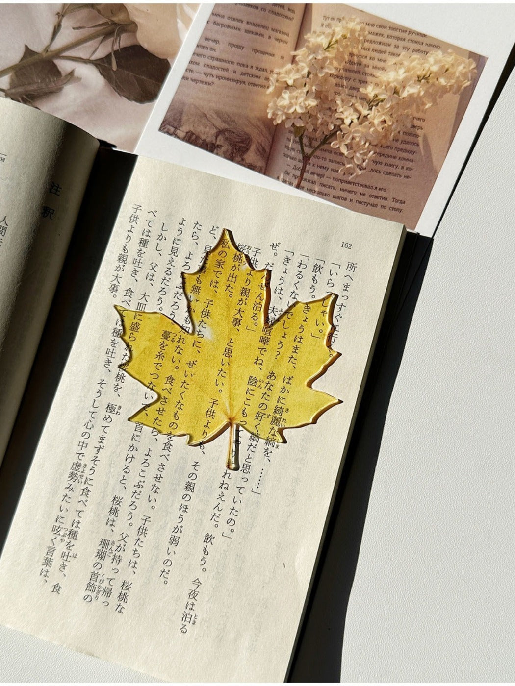 Markii - Cute Original Maple Leaf Acrylic Bookmark